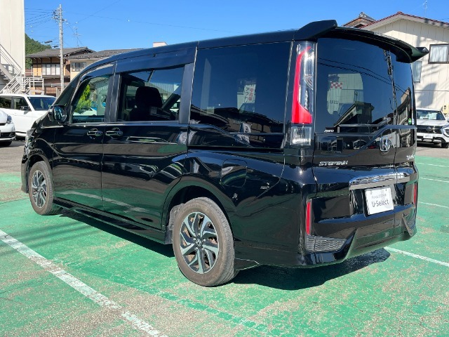 スマートキー付き！携帯しているだけでカギの開け閉めからエンジン始動までできて、キーを取り出す必要がないので楽チンです♪