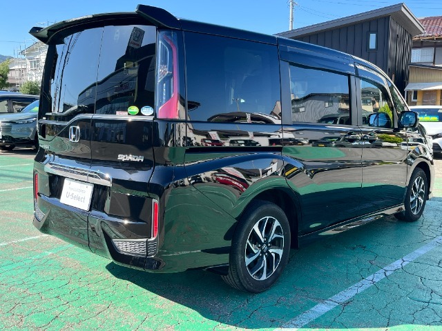 スマートキー付き！携帯しているだけでカギの開け閉めからエンジン始動までできて、キーを取り出す必要がないので楽チンです♪