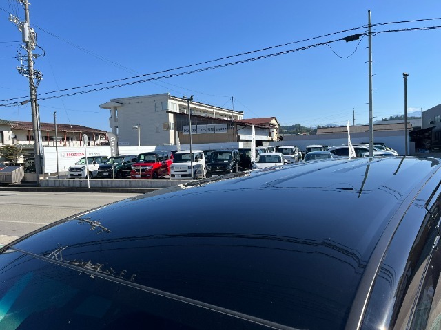 中古車という商品の特性ルーフには子キズや塗装しみ細かな凹み等があります