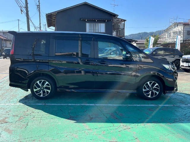 両側パワースライドドア付きで便利！小さなお子様も乗り降り楽々です♪スイッチは運転席にもありますよ！