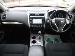 すっきりとしたティアナらしいデザインのダッシュ回り！フロントビューの視認性もよく運転しやすいと思います★
