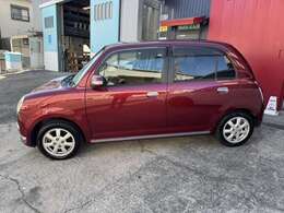 ダイハツ　ミラジーノ　プライバシーガラス　外装同色補修済 右側面鈑金跡が見受けられますが、足回りなどに損傷も無く修理済です。