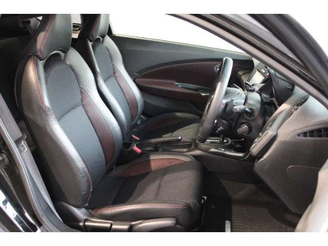 前方の視界も良く足元も広々しているので運転しやすいです！！
