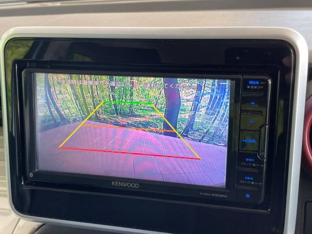 【バックカメラ】駐車時に後方がリアルタイム映像で確認できます。大型商業施設や立体駐車場での駐車時や、夜間のバック時に大活躍！運転スキルに関わらず、今や必須となった装備のひとつです！