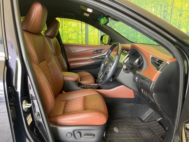 運転席シート廻りは使用感も少なく、良好な状態となっています。前オーナー様が丁寧に使っていたことがよくわかりますね。