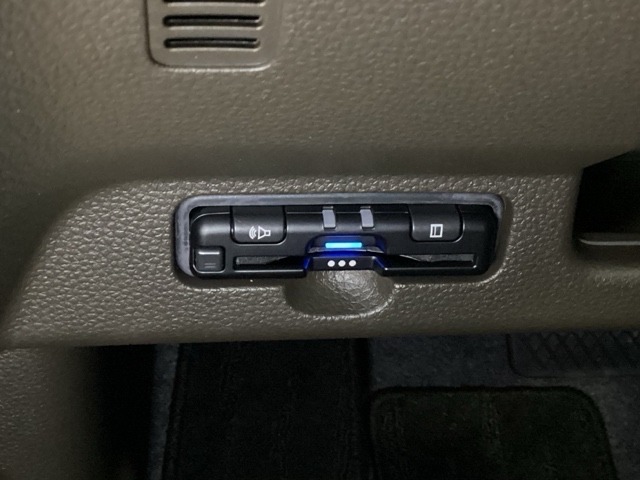ETC付いてます。ETCが使用可能な道路通行料はキャッシュレスでスマートに走行できます。再セットアップして納車致します。