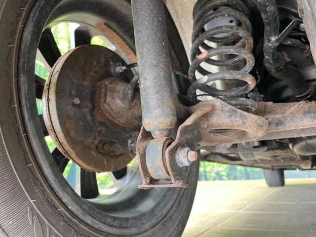お車を安心してお乗りいただく為には、足回りの定期点検が欠かせません。サービスサポート（有償保証）では無料点検もご提供しており、安心のカーライフをお過ごしいただけるサポート体制が整っています。