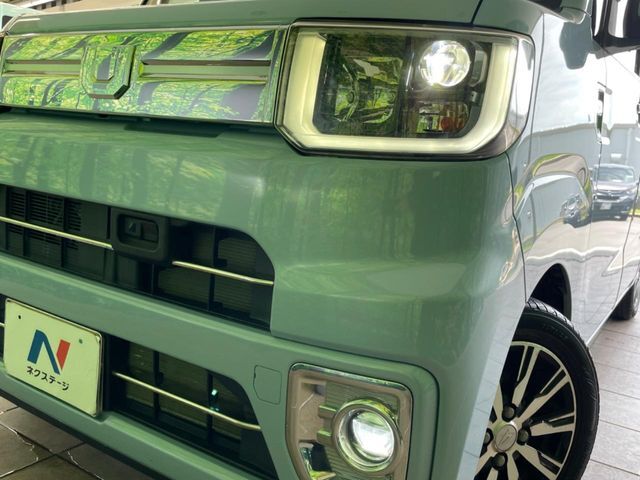【LEDヘッドライト】悪天候や夜間走行時も良好な視界を確保し安心して運転できる高輝度LEDヘッドライトを装備！点灯速度が早く、消費電力も抑えられています。