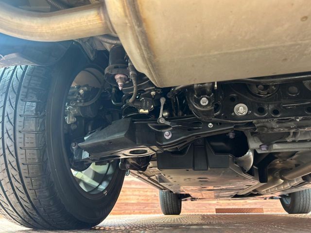 お車を安心してお乗りいただく為には、足回りの定期点検が欠かせません。サービスサポート（有償保証）では無料点検もご提供しており、安心のカーライフをお過ごしいただけるサポート体制が整っています。