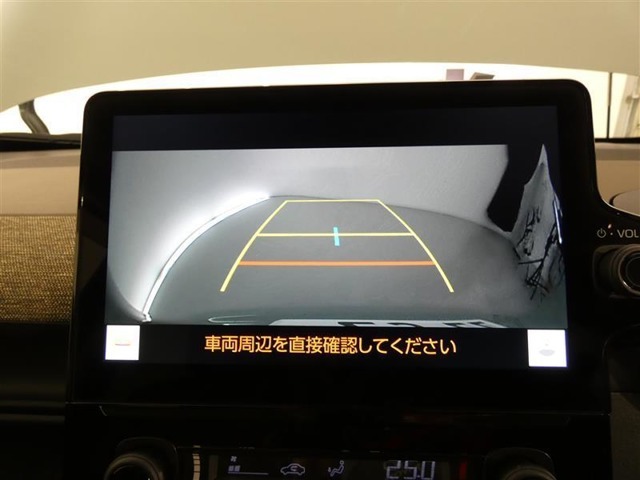 バックガイドモニターで、後方を確認しながら安心して駐車することができます。運転初心者も熟練者も必須の機能ですよ！