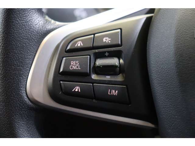 アクティブクルーズコントロールは前車との距離をキープしたまま走行します。