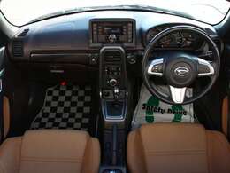 すっきりとしたコペンらしいデザインのダッシュ回り！フロントビューの視認性もよく運転しやすいと思います★