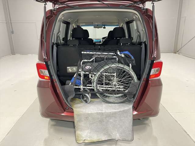 ※車イス・ストレッチャーは車両には付いていません。