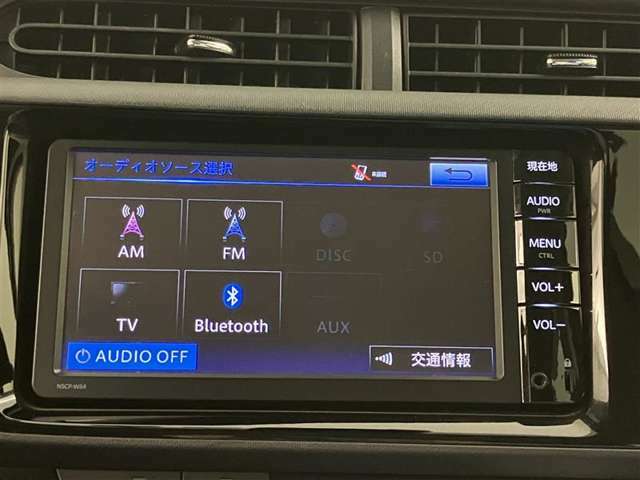 Bluetooth接続に対応しております。AM.FMラジオ　CDステレオです。TVも視聴可能です（停車時）