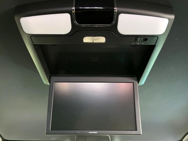 【フリップダウンモニター】大画面モニターで後席でもエンタメをお楽しみいただけます。小さなお子様にも大人気の装備です♪