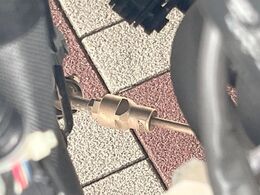 【STIフレキシブルドロースティフナー】バネによる引っ張り力を持たせながらつなぐことで、ボディ全体の剛性を均一化。遅れのないスムーズな力の伝達を実現します！