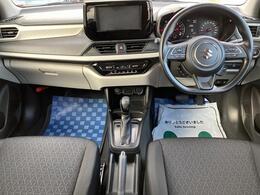 ［室内］黒を基調としたシックな室内です☆落ち着いて運転して頂けます♪