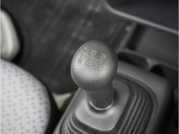 【5速MT】5速ミッション車です、近年AT車が増えているなかでギア選択の自由度の高いMT車は嬉しいですね。