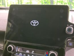 【10.5インチナビ】高級感とインパクトのある大画面ナビを装備。各種オーディオ操作はもちろん、スマホ連携もできる利便性の高いナビです♪