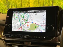 【メーカー9型ナビ】インテリアに溶け込むスタイリッシュな「専用設計」メーカーナビを装備♪視認性や操作性など基本性能にも優れ、より上質なカーライフをお楽しみいただけます。