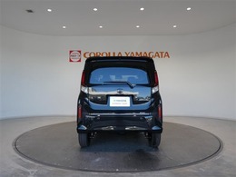 4WDシステムを搭載。オフロードや雪道などの滑りやすい路面でも安心して走行できます。