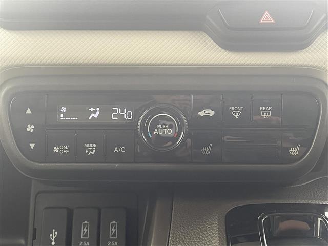 こちら運転席周りの操作部分・装備の写真になります。各部しっかり動作の確認をしておりますので、ご安心だくさい。また、第三者機関の鑑 定書もありますので、そちらも併せて、ご確認いただければ幸いです！