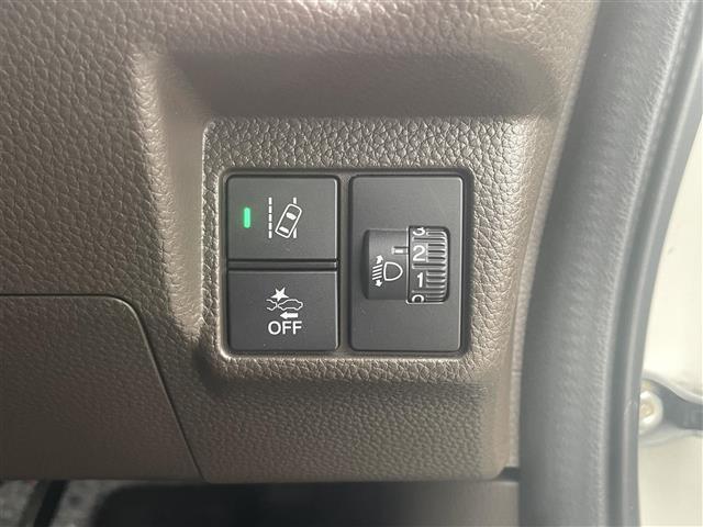 こちら運転席周りの操作部分・装備の写真になります。各部しっかり動作の確認をしておりますので、ご安心だくさい。また、第三者機関の鑑 定書もありますので、そちらも併せて、ご確認いただければ幸いです！