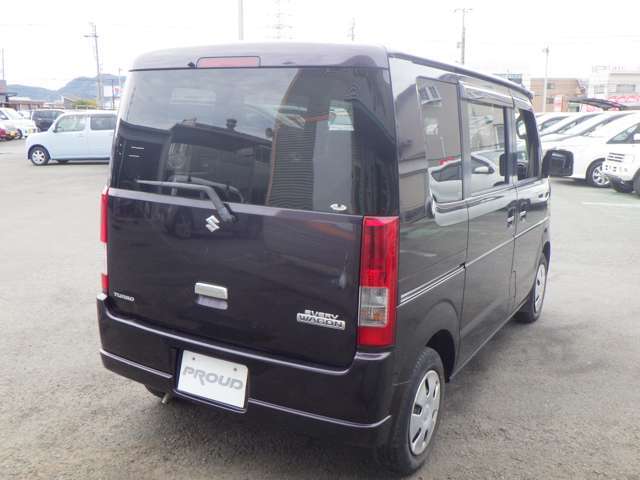 車両入庫チェックではエンジン・機関系をはじめ、電装装備、内装など100項目以上のチェックをしています。試乗も行なっていますのでご安心下さい。