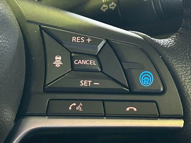 【レーダークルーズコントロール】装備で高速道路の運転も楽々です！追従型なので前の車両に合わせて速度調節ができ、渋滞などの際も楽々運転できますよ♪