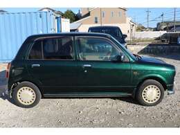 ☆男性も女性も様になるデザインです！一目見ただけで、この魅惑的なボディーが存在感を放っていることが分かって頂けると思います。