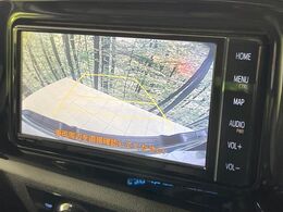 【バックカメラ】駐車時に後方がリアルタイム映像で確認できます。大型商業施設や立体駐車場での駐車時や、夜間のバック時に大活躍！運転スキルに関わらず、今や必須となった装備のひとつです！