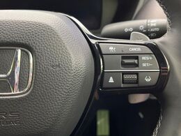 【アダプティブクルーズコントロール】高速道路での長距離走行が楽に！！自動で速度を保つクルーズコントロールが、衝突軽減システムと連携し、前方の車両を感知して車間を保つように速度調節してくれます！！