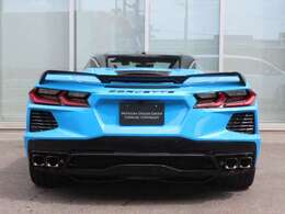 前モデルを彷彿させるリアのテールランプや造形は、コルベットらしさが満載です。
