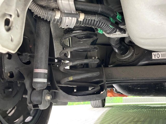 お車を安心してお乗りいただく為には、足回りの定期点検が欠かせません。サービスサポート（有償保証）では無料点検もご提供しており、安心のカーライフをお過ごしいただけるサポート体制が整っています。