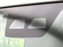 【スマートアシスト】走行中に前方の車両等を認識し、衝突しそうな時は警報とブレーキで衝突回避と被害軽減をアシスト。より安全にドライブをお楽しみいただけます。