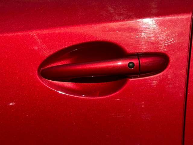 お車の状態は内外装共にとても綺麗な状態を保っておりますので私共でも自信を持ってお薦め出来る1台です！！同年式のお車と比べますと、大事にお乗りだった事を実感して頂けるはずです♪