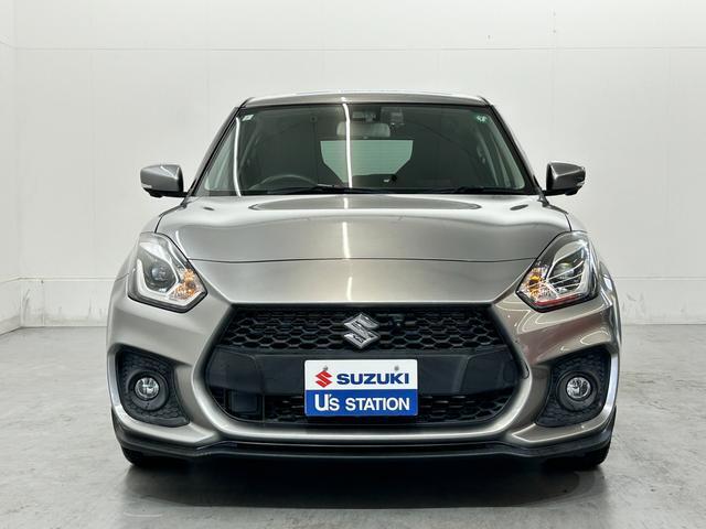 こちらのお車は納車から1年間・走行距離による制限無しの保証が付いています。消耗・劣化する部品以外と工場出荷時装着の部品が保証の対象となります。詳しくはスタッフまでください。