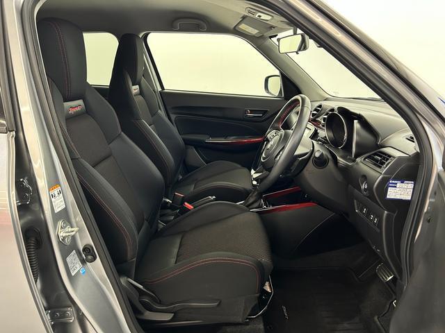 身体をしっかりとホールドしてくれるシートです。