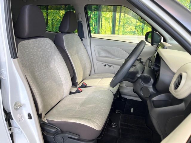 運転席シート廻りは使用感も少なく、良好な状態となっています。丁寧に使われていたことがよくわかりますね。