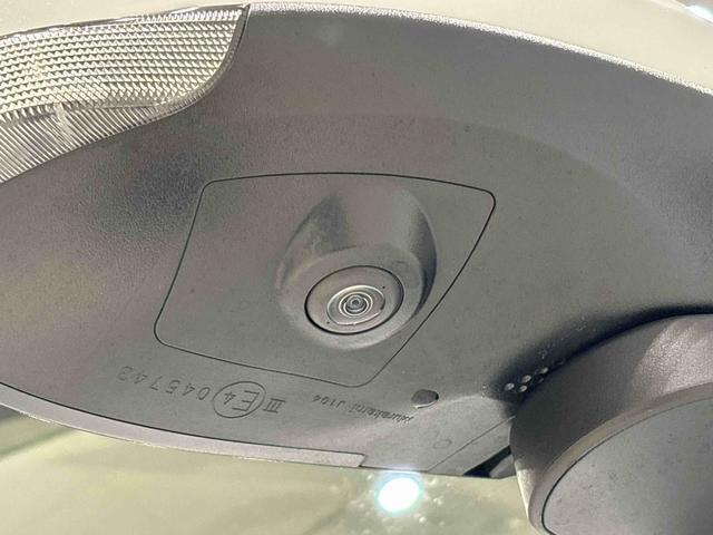 純正ナビゲーションを装着することで狭い道でのすれ違い時に下廻りを映し出す事ができます。他のカメラと連携してパノラマモニターにも対応することが出来ます。