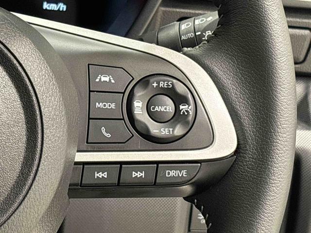 高速道路を快適に走行できる全車速追従機能付ACC（アダプティブクル-ズコントロ-ル）スイッチが付いています（＾＾♪