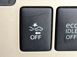 【スマートアシスト】走行中に前方の車両等を認識し、衝突しそうな時は警報とブレーキで衝突回避と被害軽減をアシスト。より安全にドライブをお楽しみいただけます。