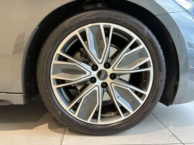 ここではお伝えしきれない装備や車両状態などの詳細をメールにてご説明させて頂きます。無料の《在庫お問合せ・お見積》ボタンをクリック頂くと、回答メールがお客様の元に届けられます！