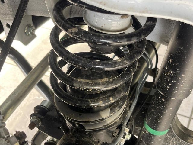 お車を安心してお乗りいただく為には、足回りの定期点検が欠かせません。サービスサポート（有償保証）では無料点検もご提供しており、安心のカーライフをお過ごしいただけるサポート体制が整っています。