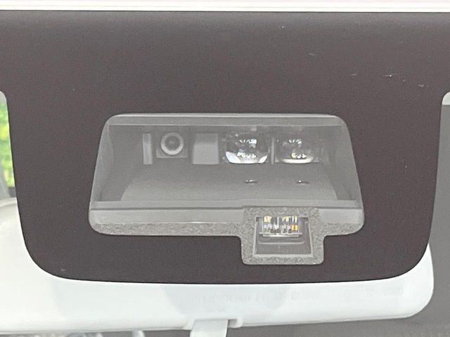 【スズキ　セーフティサポート】走行中に前方の車両等を認識し、衝突しそうな時は警報とブレーキで衝突回避と被害軽減をアシスト。より安全にドライブをお楽しみいただけます。