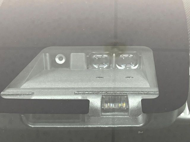 【トヨタセーフティセンス】走行中に前方の車両等を認識し、衝突しそうな時は警報とブレーキで衝突回避と被害軽減をアシスト。より安全にドライブをお楽しみいただけます。