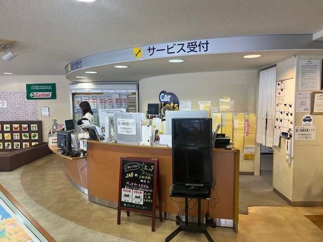 総合受付です。整備アドバイザーが常駐してますので、点検や整備のご相談もお気軽にお尋ねください。
