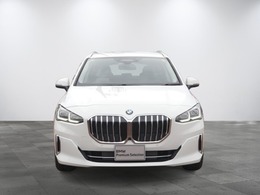 BMWのまさに「顔」ともいえる「キドニー・グリル」は、他の追随を許さない存在感を誇り、「キドニー・グリル」を見かけただけでBMWの風格を感じさせます！！