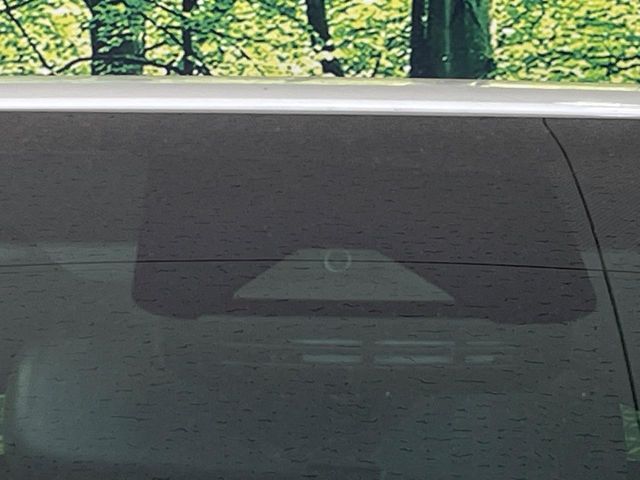 【トヨタセーフティセンス】走行中に前方の車両等を認識し、衝突しそうな時は警報とブレーキで衝突回避と被害軽減をアシスト。より安全にドライブをお楽しみいただけます。