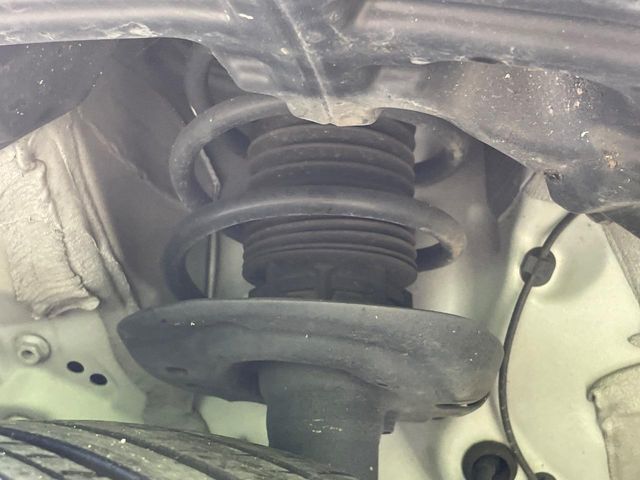 お車を安心してお乗りいただく為には、足回りの定期点検が欠かせません。サービスサポート（有償保証）では無料点検もご提供しており、安心のカーライフをお過ごしいただけるサポート体制が整っています。